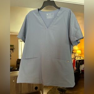 Figs casma 3 pocket scrub top, size XXL, blue/grey color
